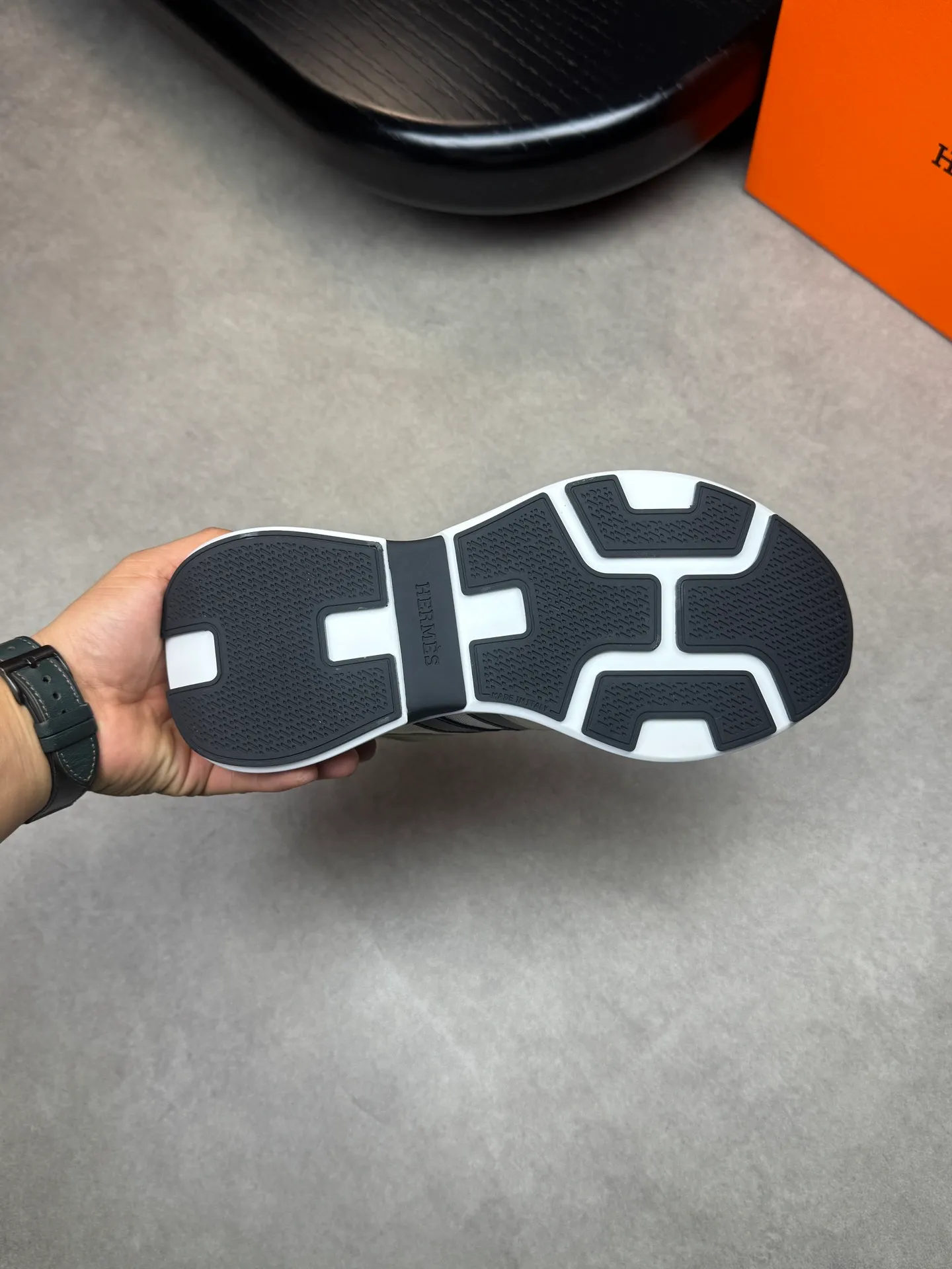 [HERMES] Hermès men's shoes 💰520💰 - high-end quality original items 🔍🔍🔍 casual sports shoes - upper: 🔝 pebbled calfskin, brand high mercerized canvas, body sewn with brand ´H´ totem, tongue brand logo cloth label - lining: water-dyed cowhide -Outsole: Ultra-light T men's shoes 💰U foam·rubber; two-color molded outsole -Ultra-high quality control·Fine workmanship: highlighted (high-end·luxury·grade) -Size: 39-44 (38, 45, can be customized)